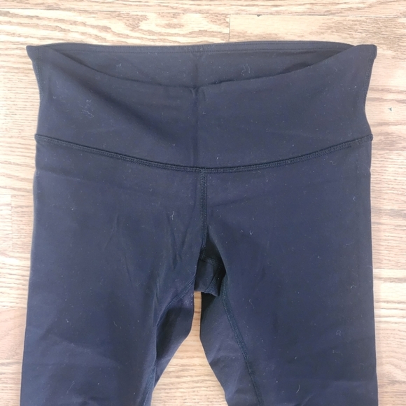 GUC Lululemon Black Capri Leggings, Size 6 - Picture 2 of 6